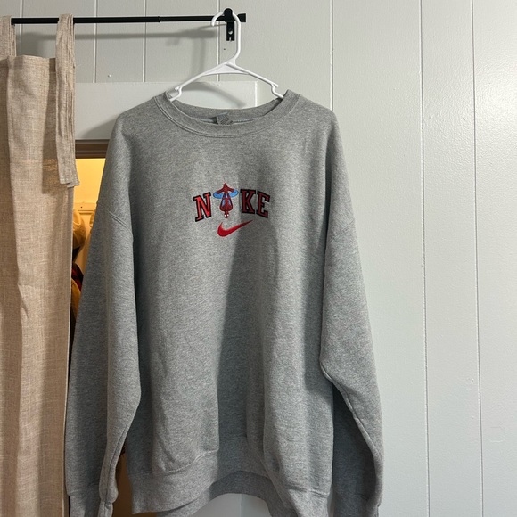 Nike Men's Crewneck Sweater w/ Spider-Man Logo - Picture 1 of 4